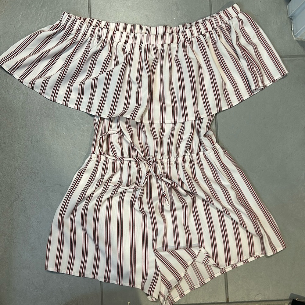 Shoulder off romper 🩷